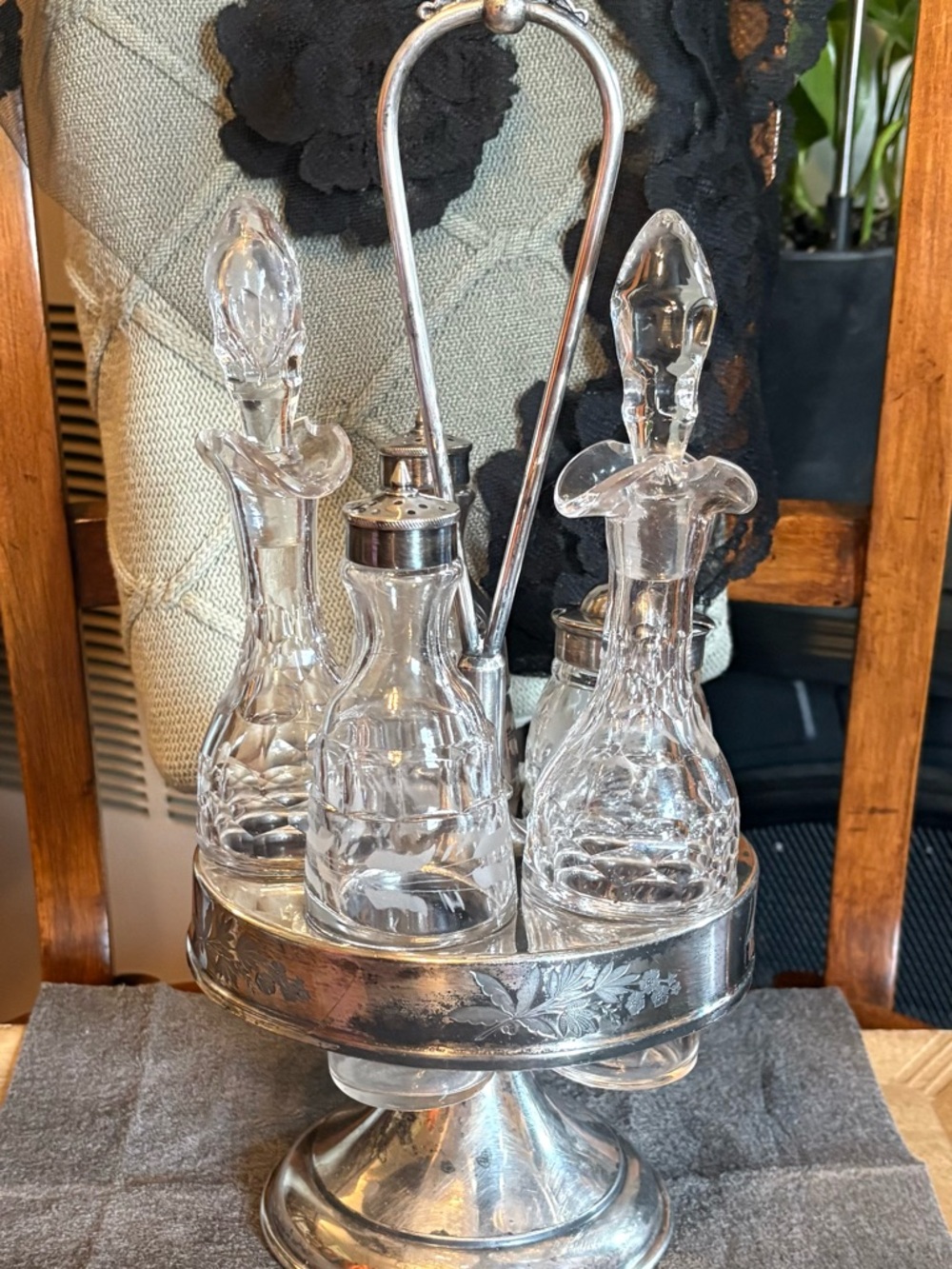 Antique Meriden B Co. Victorian Cruet Set w/5 Cut & Etched Glass Vessels